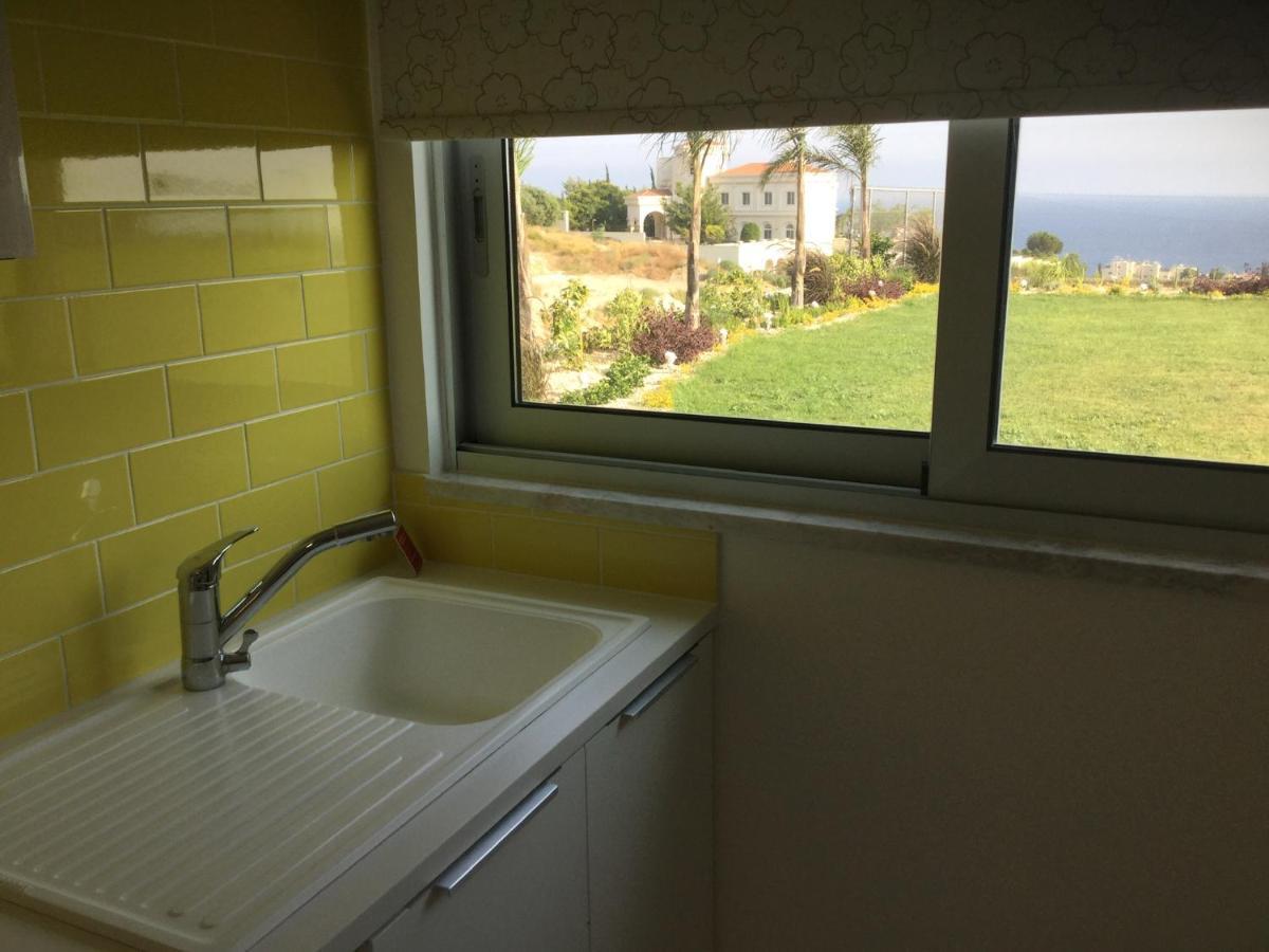 Yellow Studio Brand New Limasol Buitenkant foto